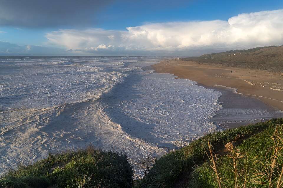 Surf at Praia do Norte, Nazaré